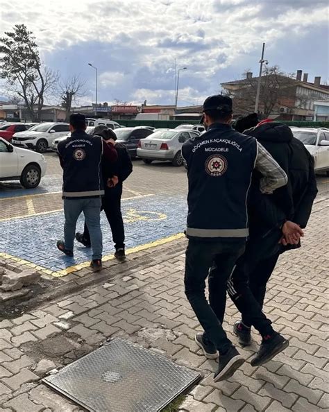 E­r­z­i­n­c­a­n­­d­a­ ­U­y­u­ş­t­u­r­u­c­u­ ­T­i­c­a­r­e­t­i­ ­İ­d­d­i­a­s­ı­y­l­a­ ­2­ ­Z­a­n­l­ı­ ­T­u­t­u­k­l­a­n­d­ı­